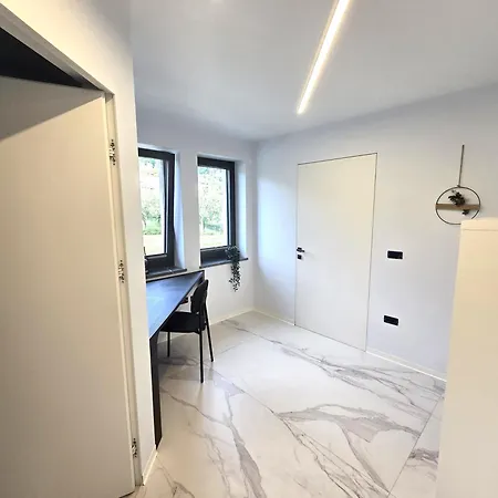 Apartma Rozna Retreat *